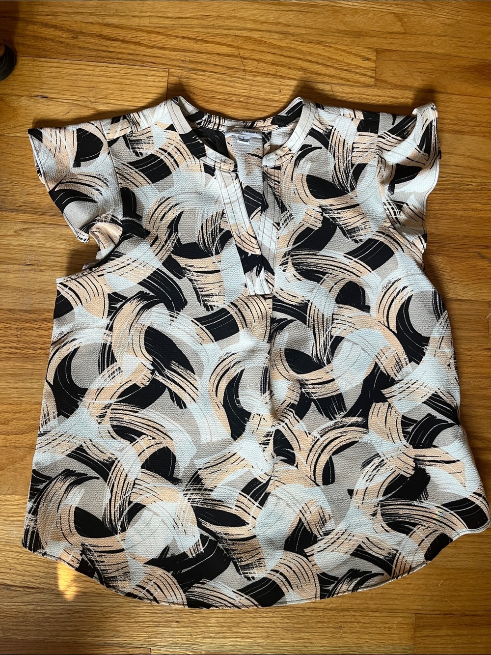 Calvin Klein Girls' Brushstroke Flutter flattering sleeve Top - Black, Cream/Tan